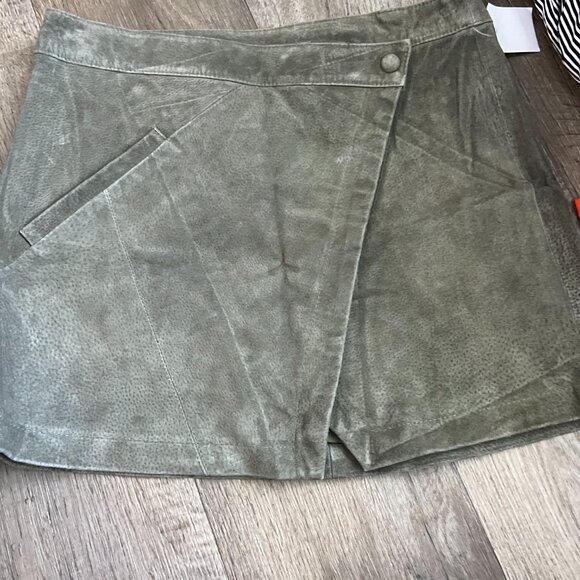 Blank NYC Suede Wrap Skirt in Herb - NEW - Size 30 - Picture 6 of 10